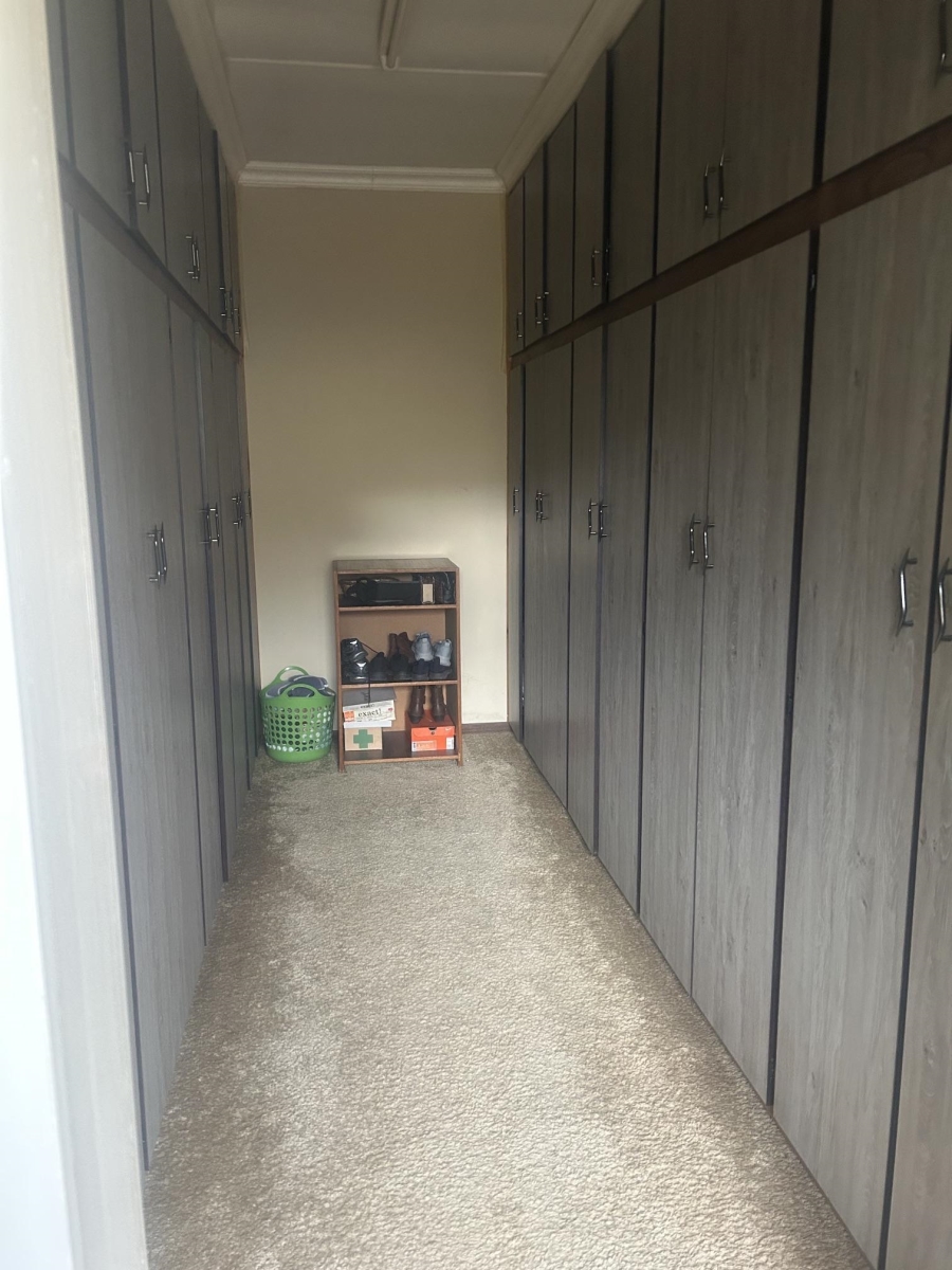 5 Bedroom Property for Sale in Viljoenskroon Free State